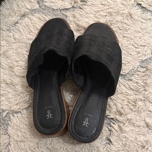 Frye Black Wavy Strap Sandals